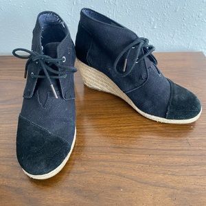 TOMS Black Lace up Wedge Ankle Booties Size 8.5